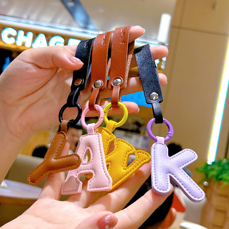 الإبداعية بولي Leather الجلود  - مراجعة Monogram Keychain Leather وسعره
