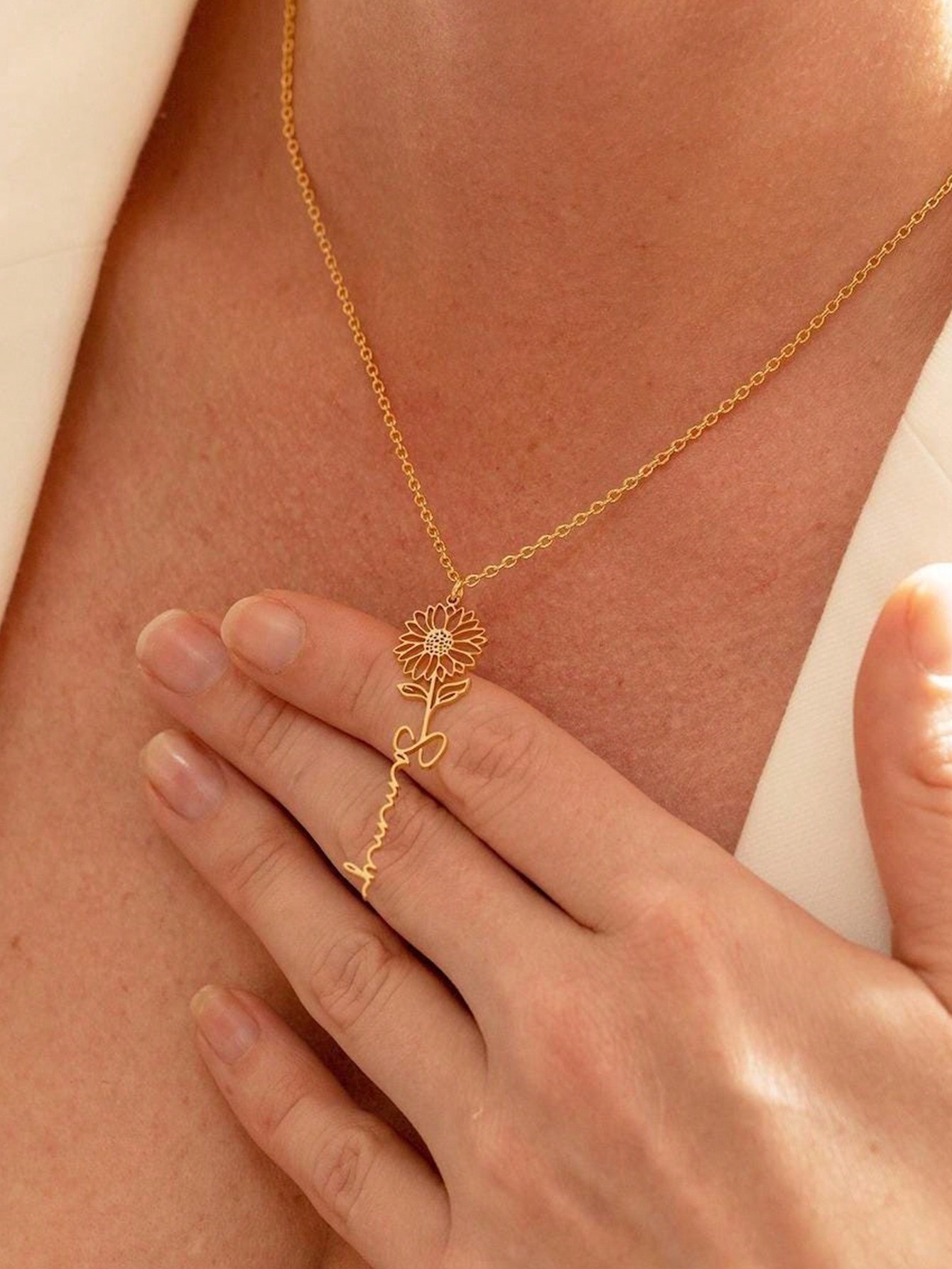 قلادة زهرة شهر الميلاد المخصصة - مراجعة Birth Flower Necklace وسعره