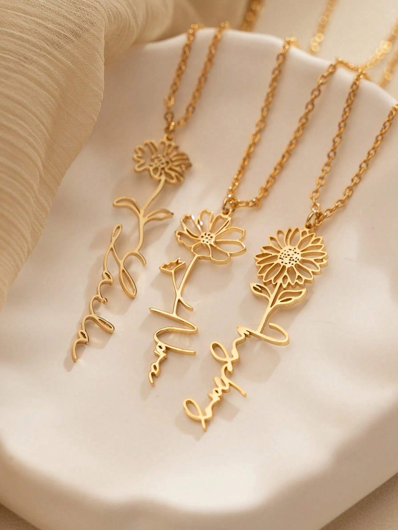 قلادة زهرة شهر الميلاد المخصصة - مراجعة Birth Flower Necklace وسعره