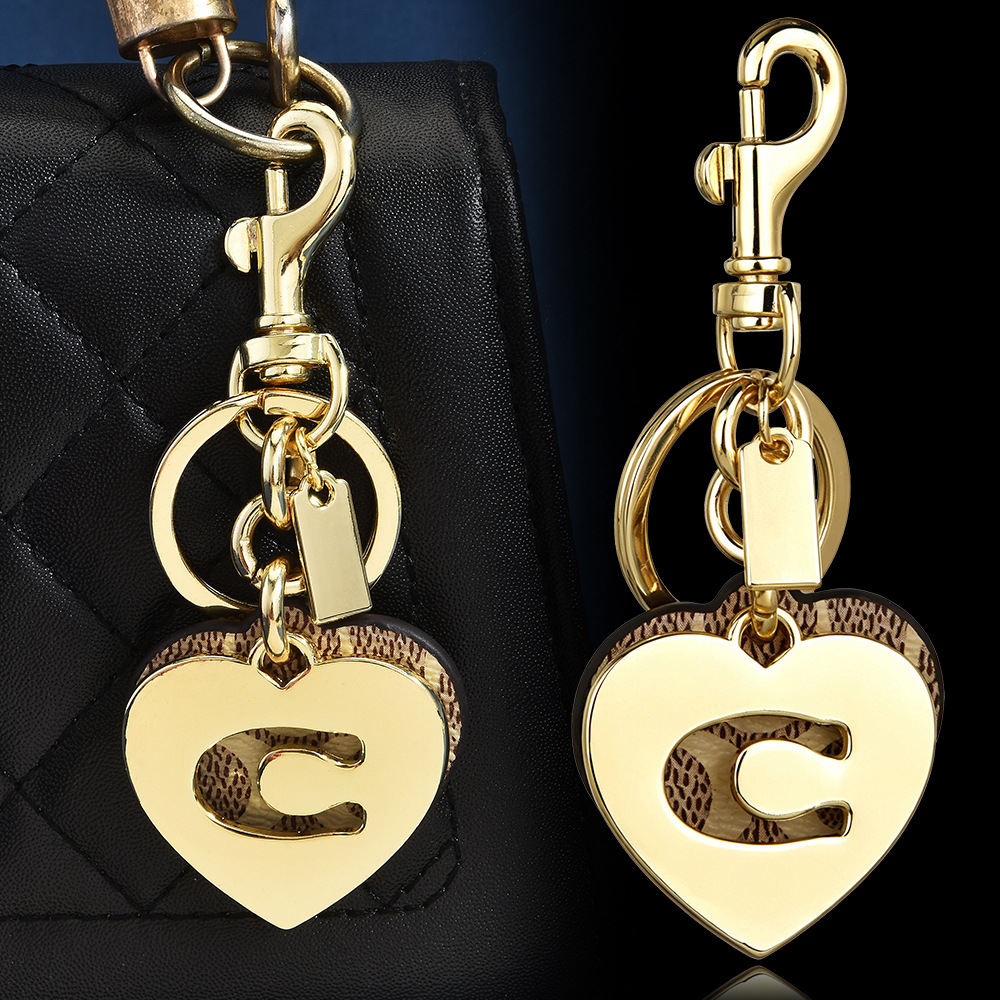 سلسلة مفاتيح بتعليقة حقيبة بتص - مراجعة Monogram Keychain Leather وسعره
