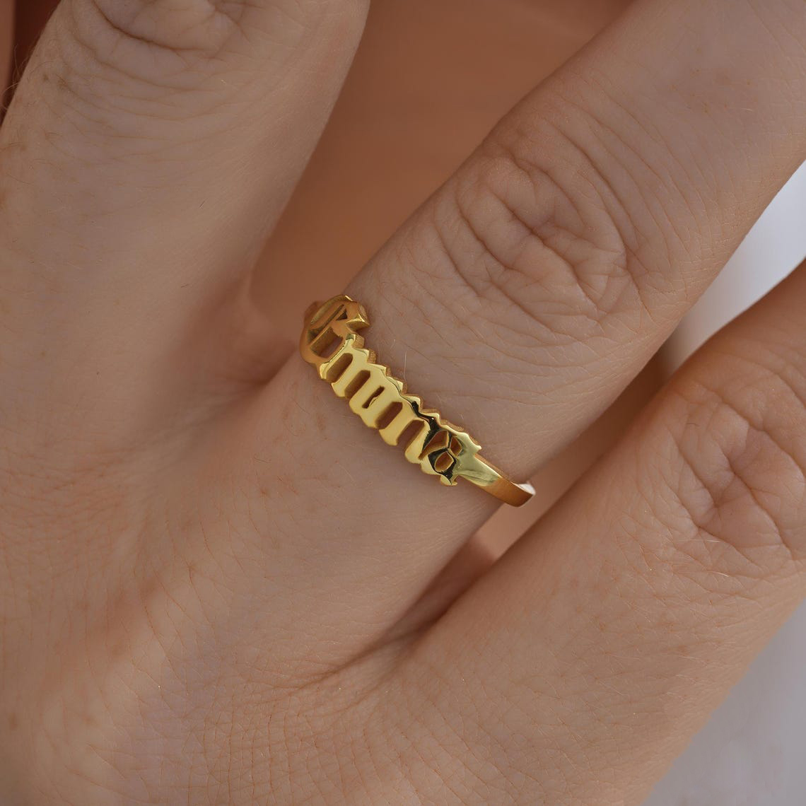 خاتم الذهب المخصص للنساء خواتم - مراجعة Initial Ring Custom وسعره